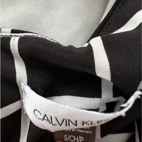 CALVIN Klein Blouse Sleeveless Pleated Neckling Round Neck Black White Small - Picture 3 of 3